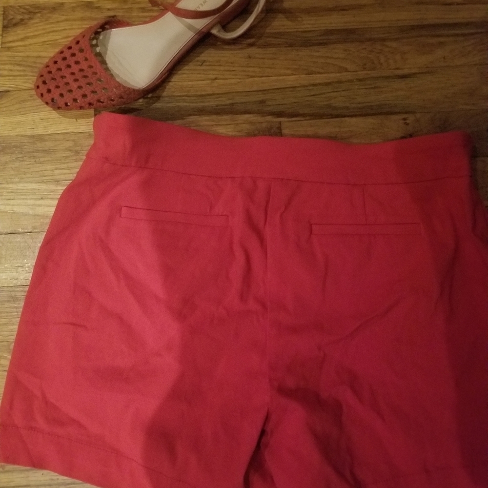 Red shorts - Picture 2 of 2